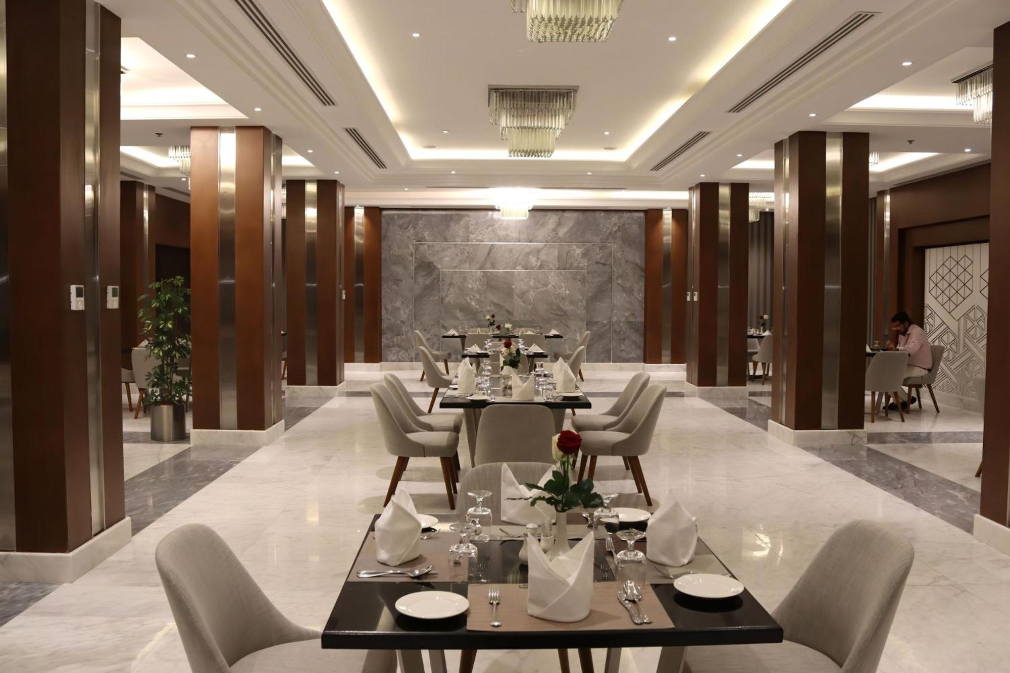 Le Meridien Медина Екстериор снимка The restaurant