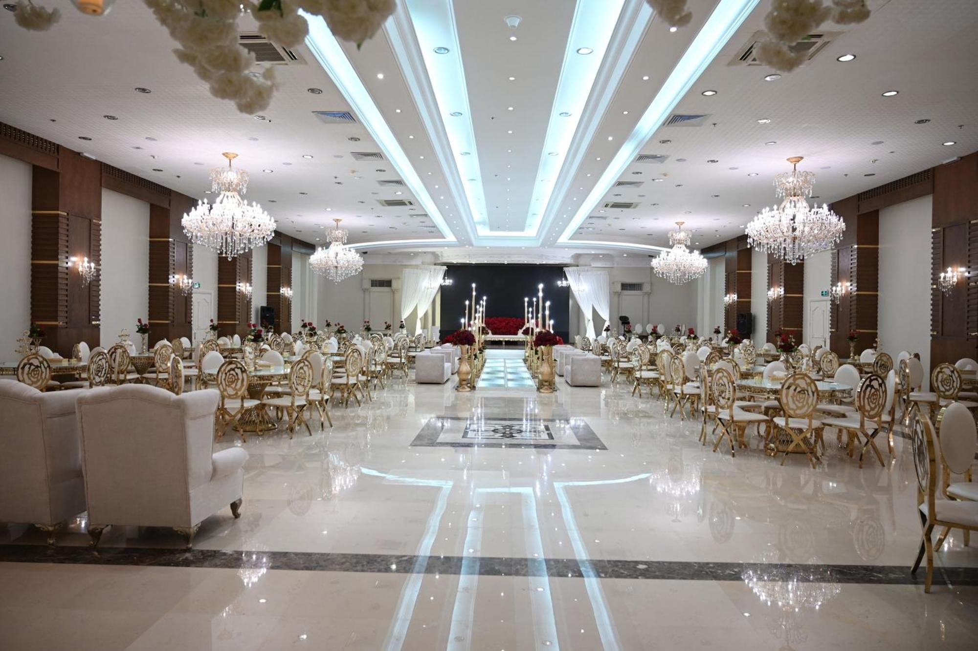 Le Meridien Медина Екстериор снимка A wedding hall in Cairo, Egypt