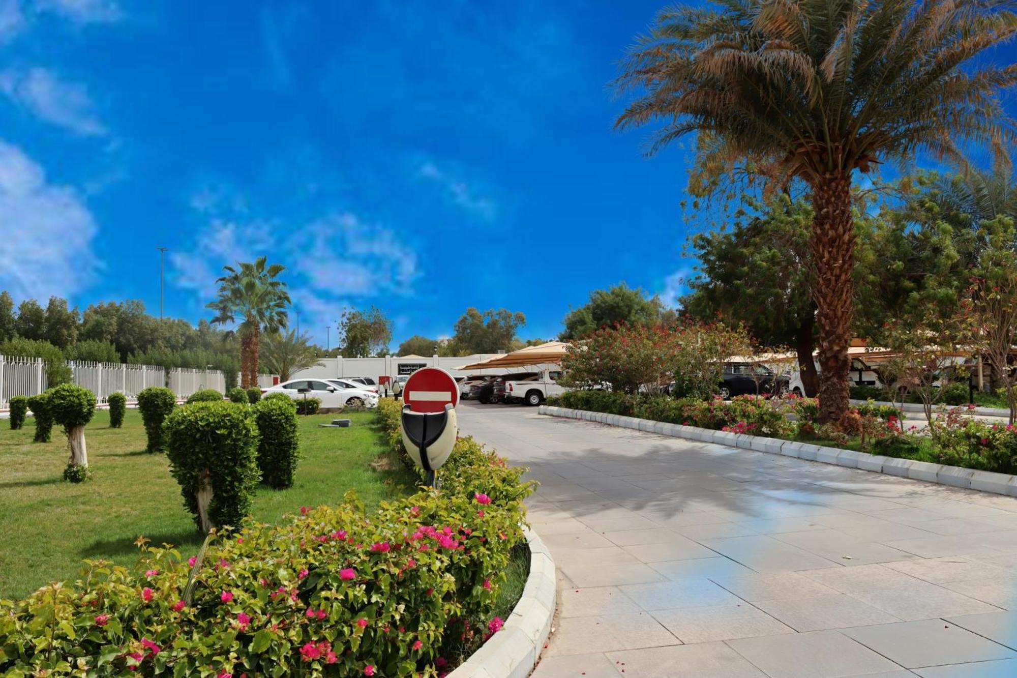 Le Meridien Медина Екстериор снимка The entrance to the resort