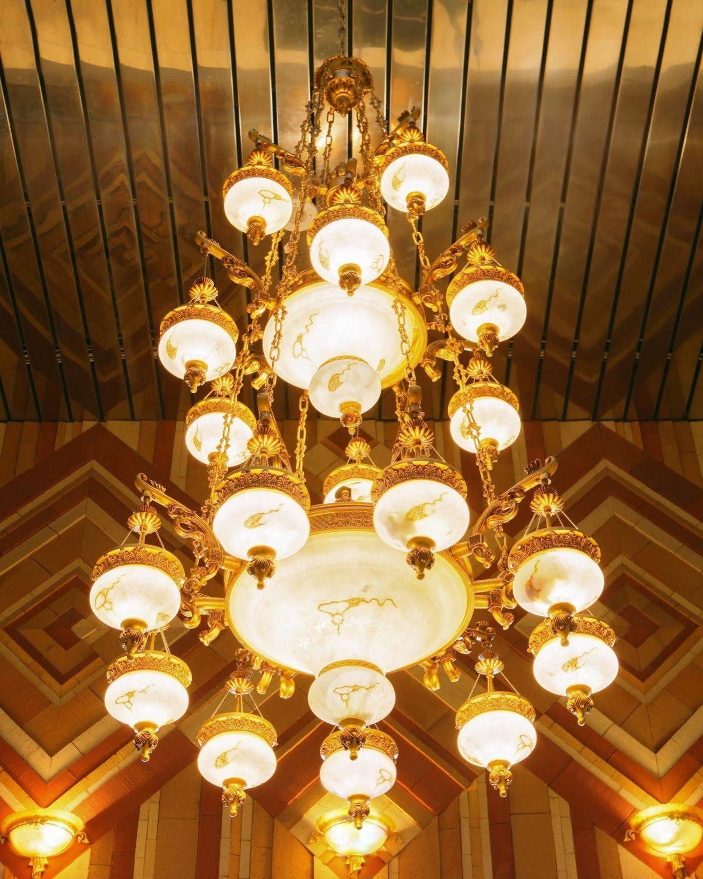 Le Meridien Медина Екстериор снимка A chandelier