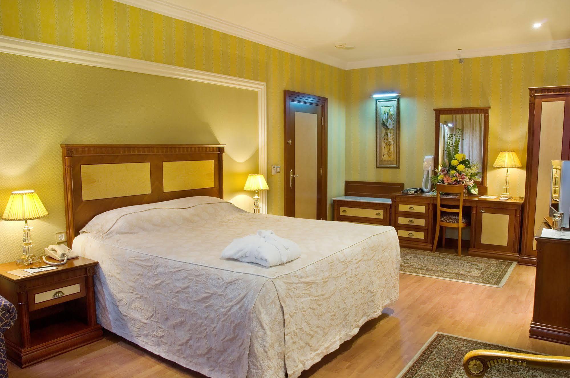 Le Meridien Медина Екстериор снимка A room at the hotel