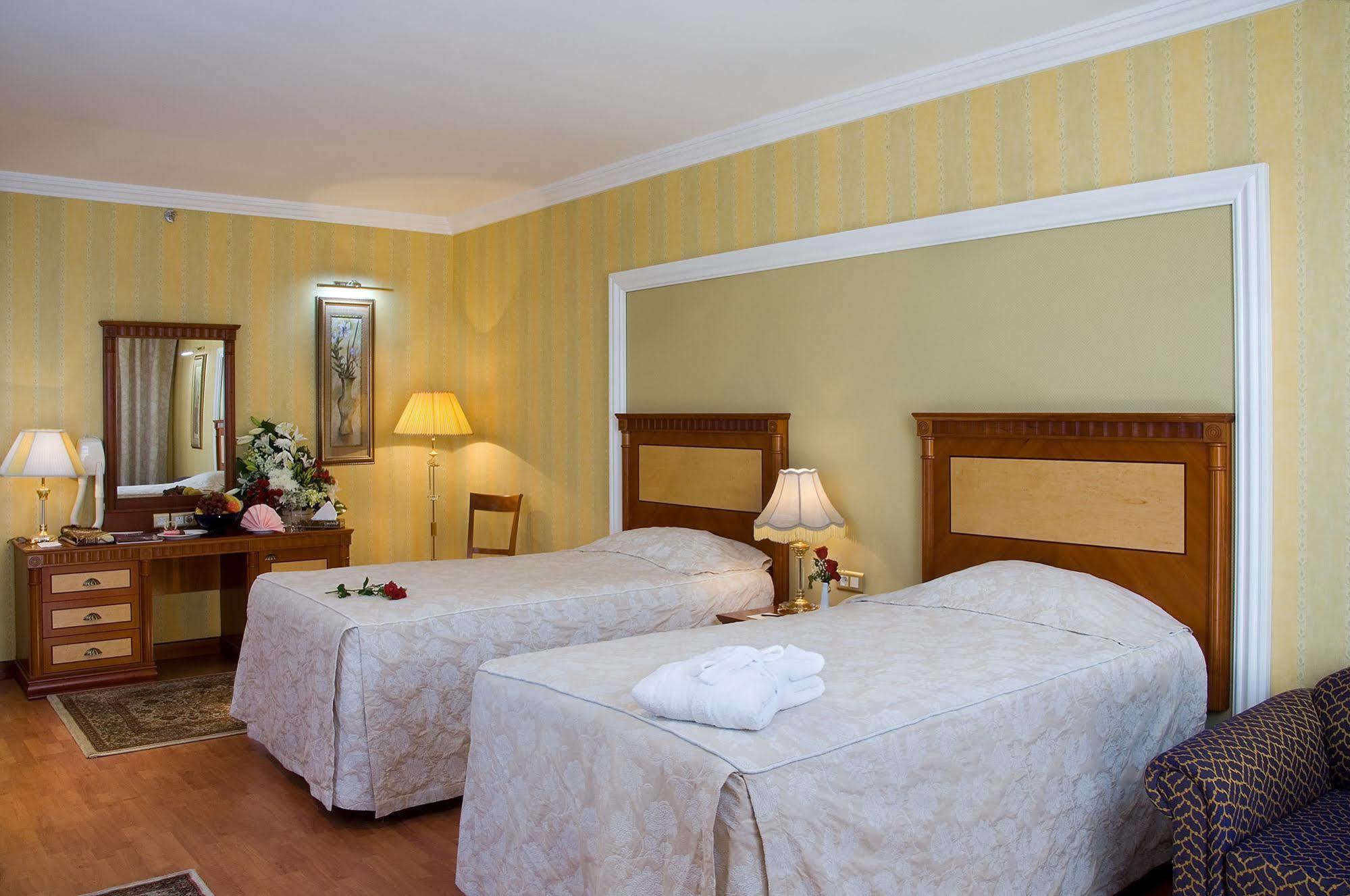 Le Meridien Медина Екстериор снимка A room at the hotel